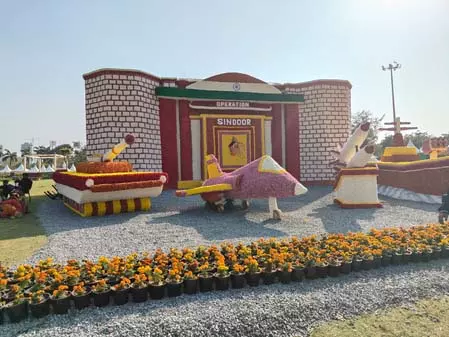 ग्रेटर नोएडा: पुष्प प्रदर्शनी का शुभारंभ, ऑपरेशन सिंदूर की थीम पर आयोजित प्रदर्शनी ग्रेटर नोएडा: पुष्प प्रदर्शनी का शुभारंभ, ऑपरेशन सिंदूर की थीम पर आयोजित प्रदर्शनी