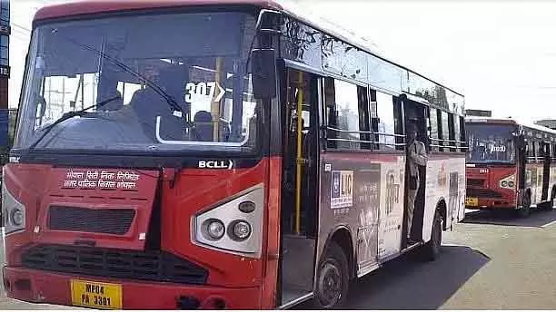 Bhopal : होली से पहले, नई ट्रांसपोर्ट पॉलिसी के विरोध के बीच राज्य में 2 मार्च से 28 हज़ार बसें ऑफ-रोड होंगी Bhopal : होली से पहले, नई ट्रांसपोर्ट पॉलिसी के विरोध के बीच राज्य में 2 मार्च से 28 हज़ार बसें ऑफ-रोड होंगी