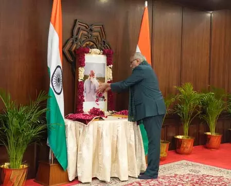 उपराष्ट्रपति सीपी राधाकृष्णन ने नानाजी देशमुख की पुण्यतिथि पर अर्पित की पुष्पांजलि उपराष्ट्रपति सीपी राधाकृष्णन ने नानाजी देशमुख की पुण्यतिथि पर अर्पित की पुष्पांजलि