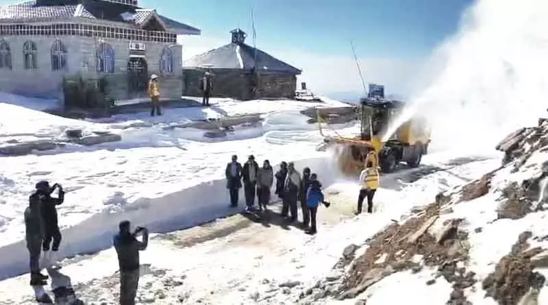 Shopian मुगल रोड आज ट्रैफिक के लिए फिर से खुलेगा Shopian मुगल रोड आज ट्रैफिक के लिए फिर से खुलेगा
