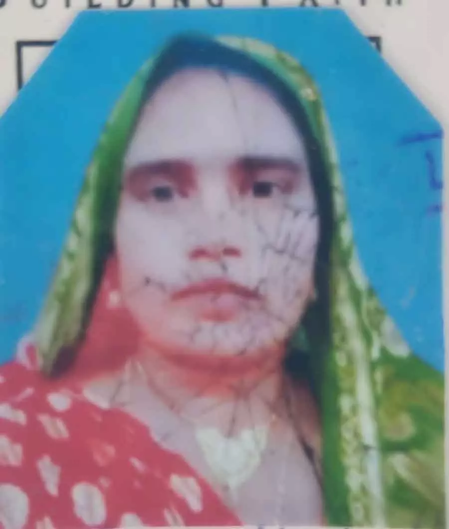 Bengaluru : पश्चिम बंगाल की रहने वाली सोनाली का शव केले के बागान में मिला Bengaluru : पश्चिम बंगाल की रहने वाली सोनाली का शव केले के बागान में मिला