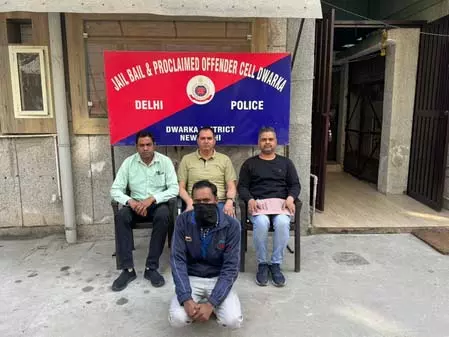 पुलिस ने दो शराब तस्करों को किया गिरफ्तार, काफी समय से चल रहे थे फरार पुलिस ने दो शराब तस्करों को किया गिरफ्तार, काफी समय से चल रहे थे फरार