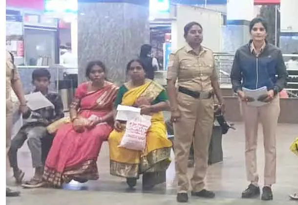 Tumkur जिले में अक्कापड़े पहारे शुरू: महिलाओं और बच्चों की सुरक्षा की जिम्मेदारी Tumkur जिले में अक्कापड़े पहारे शुरू: महिलाओं और बच्चों की सुरक्षा की जिम्मेदारी