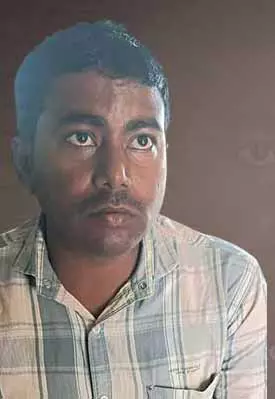 Keredagarh रेवेन्यू इंस्पेक्टर 5 हजार रुपये की रिश्वत लेते रंगे हाथ पकड़ा गया Keredagarh रेवेन्यू इंस्पेक्टर 5 हजार रुपये की रिश्वत लेते रंगे हाथ पकड़ा गया