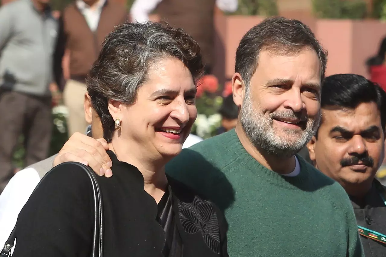 Rahul, Priyanka ने वायनाड में 100 घरों की आधारशिला रखी, पीड़ितों को परिवार कहा Rahul, Priyanka ने वायनाड में 100 घरों की आधारशिला रखी, पीड़ितों को परिवार कहा