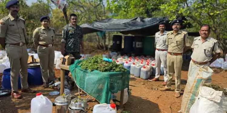 Koraput में 5 करोड़ रुपये का गांजा ज़ब्त, चार लोग गिरफ्तार Koraput में 5 करोड़ रुपये का गांजा ज़ब्त, चार लोग गिरफ्तार