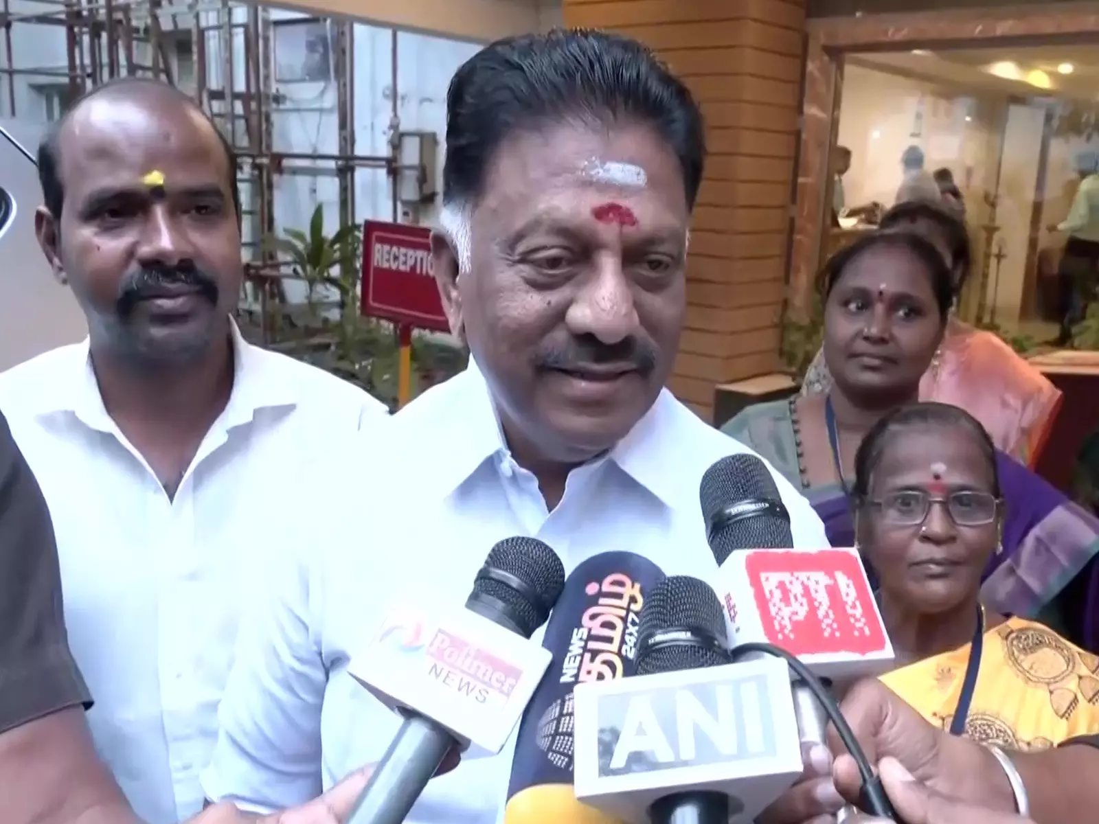 AIADMK से निकाले गए नेता ओ पन्नीरसेल्वम के DMK में शामिल होने की संभावना AIADMK से निकाले गए नेता ओ पन्नीरसेल्वम के DMK में शामिल होने की संभावना