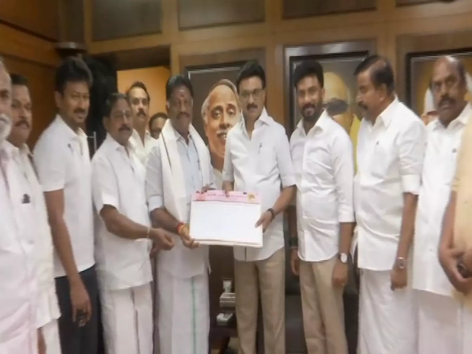 ओ. पन्नीरसेल्वम एमके स्टालिन की मौजूदगी में DMK में शामिल ओ. पन्नीरसेल्वम एमके स्टालिन की मौजूदगी में DMK में शामिल