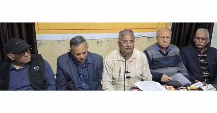 Kashmir में पंडितों के लिए अलग केंद्र शासित प्रदेश बनाने के पक्ष में पीके Kashmir में पंडितों के लिए अलग केंद्र शासित प्रदेश बनाने के पक्ष में पीके