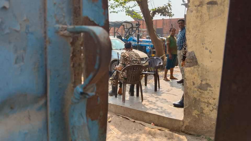 Rampur: प्लाईवुड फैक्ट्रियों पर आयकर सर्वे जारी, दस्तावेजों की गहन पड़ताल Rampur: प्लाईवुड फैक्ट्रियों पर आयकर सर्वे जारी, दस्तावेजों की गहन पड़ताल