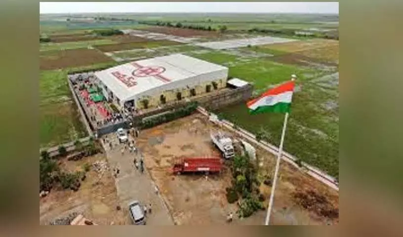एक अज्ञात व्यक्ति Jana Sena Office में घुस गया और कारों में तोड़फोड़ की एक अज्ञात व्यक्ति Jana Sena Office में घुस गया और कारों में तोड़फोड़ की