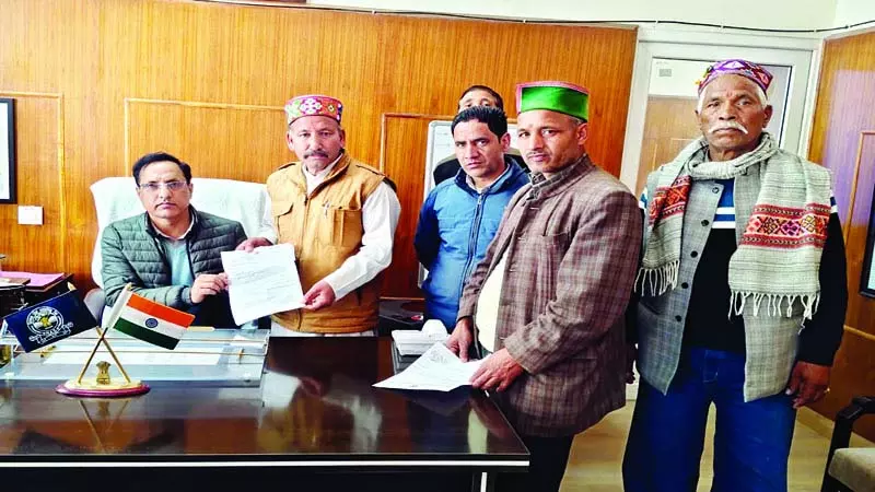 सुधरानी के मनरेगा मजदूरों में आक्रोश, बालीचौकी एसडीएम को सौंपा ज्ञापन सुधरानी के मनरेगा मजदूरों में आक्रोश, बालीचौकी एसडीएम को सौंपा ज्ञापन