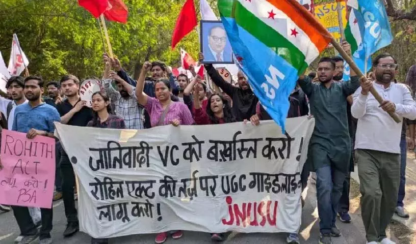 JNU स्टूडेंट्स का प्रोटेस्ट हिंसक हुआ.. 14 अरेस्ट.. भारी फोर्स तैनात JNU स्टूडेंट्स का प्रोटेस्ट हिंसक हुआ.. 14 अरेस्ट.. भारी फोर्स तैनात