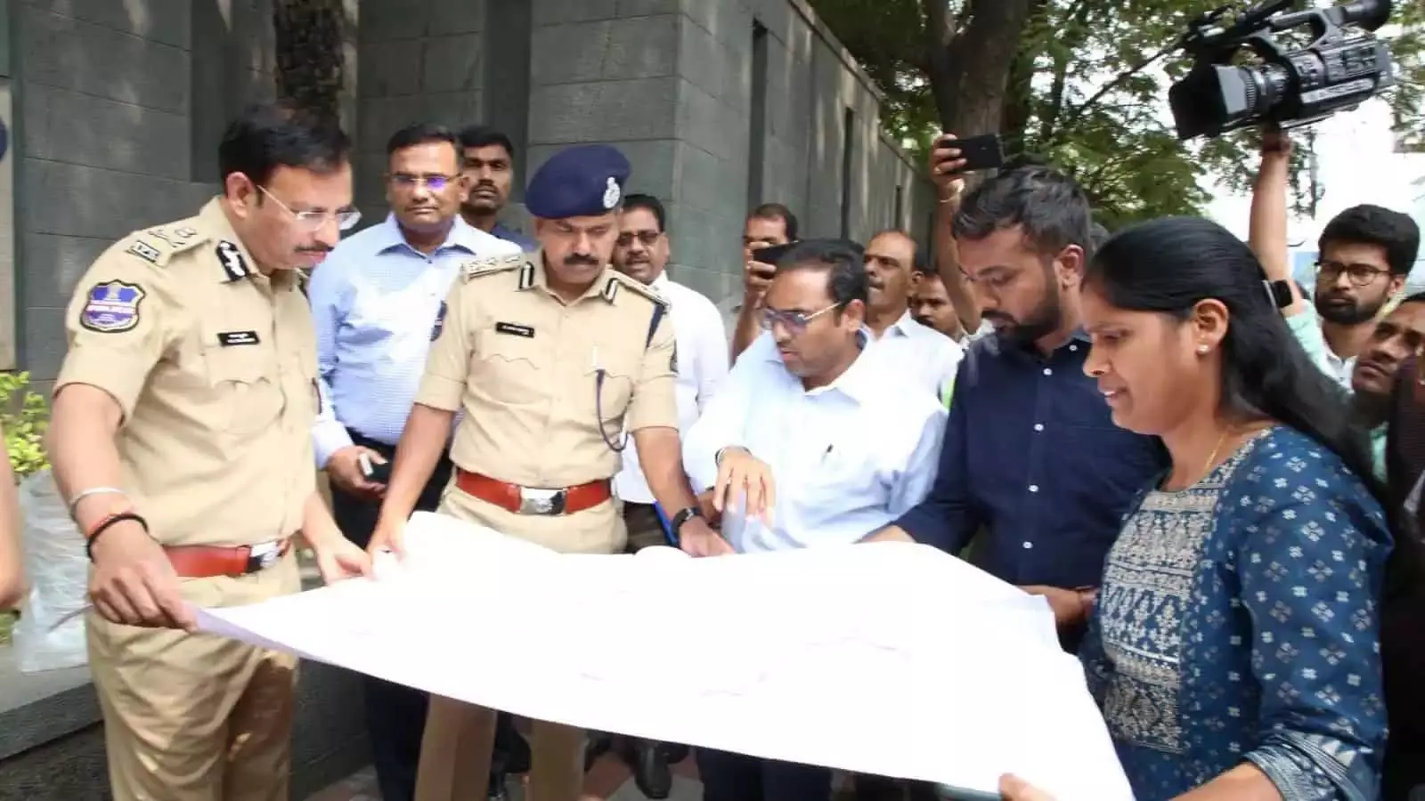 हैदराबाद पुलिस कमिश्नर ने H-CITI project डेवलपमेंट का निरीक्षण किया हैदराबाद पुलिस कमिश्नर ने H-CITI project डेवलपमेंट का निरीक्षण किया