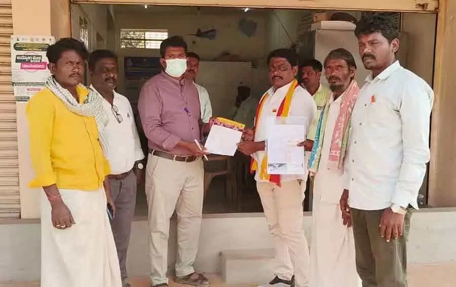 Raichur : ग्राम पंचायत अधिकारी और कर्मचारियों के खिलाफ कार्रवाई की मांग Raichur : ग्राम पंचायत अधिकारी और कर्मचारियों के खिलाफ कार्रवाई की मांग