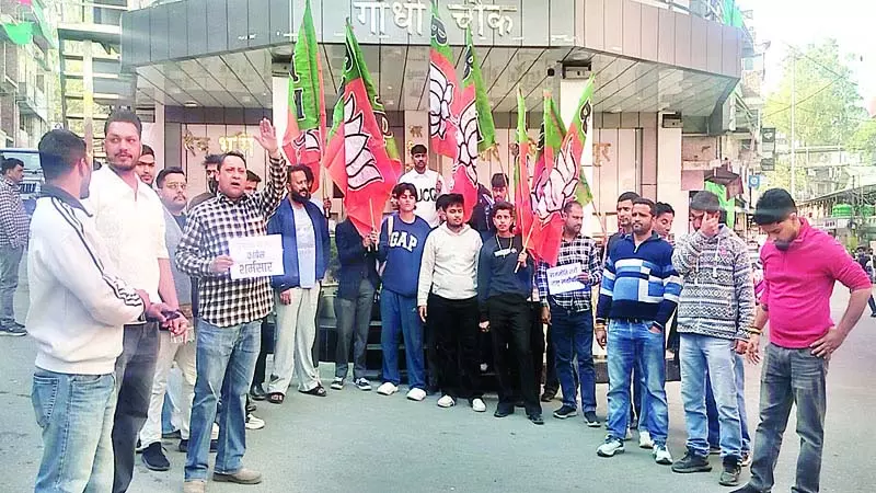 प्रदेश सरकार ने दिया आरोपियों को संरक्षण प्रदेश सरकार ने दिया आरोपियों को संरक्षण