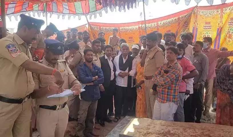 Karla Rajesh के शव का दूसरा पोस्टमार्टम किया गया Karla Rajesh के शव का दूसरा पोस्टमार्टम किया गया