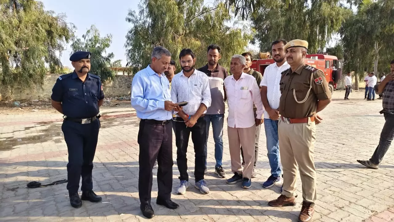 Bareilly: बाड़मेर में मॉक ड्रिल के दौरान दिखा विभागों का बेहतरीन तालमेल Bareilly: बाड़मेर में मॉक ड्रिल के दौरान दिखा विभागों का बेहतरीन तालमेल