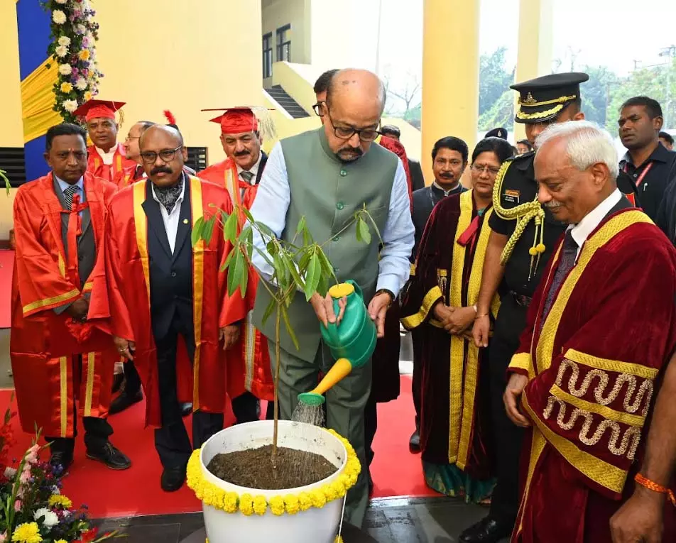 राज्यपाल रमेन डेका आज एमिटी विश्वविद्यालय के दीक्षांत समारोह में हुए शामिल राज्यपाल रमेन डेका आज एमिटी विश्वविद्यालय के दीक्षांत समारोह में हुए शामिल