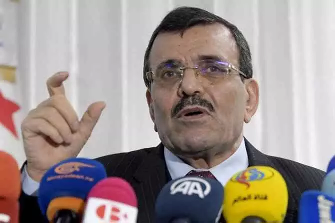 Tunisia में पूर्व पीएम अली लारायद की जेल की सज़ा घटाकर 24 साल Tunisia में पूर्व पीएम अली लारायद की जेल की सज़ा घटाकर 24 साल