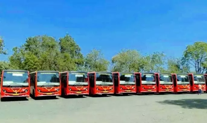 होली की भीड़: कोंकण के यात्रियों ने ‘Lalpari’ बसों में भरी भीड़ होली की भीड़: कोंकण के यात्रियों ने ‘Lalpari’ बसों में भरी भीड़