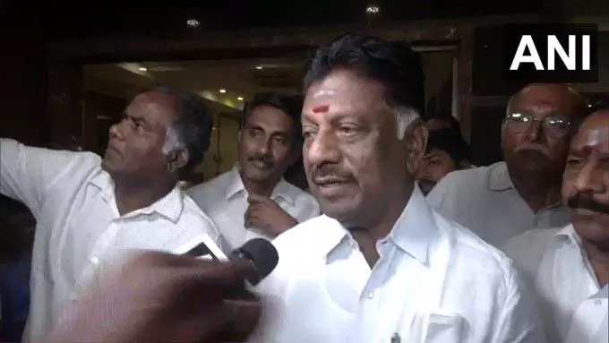 पूर्व मुख्यमंत्री ओ. पन्नीरसेल्वम DMK में शामिल, बोले- कैडर के तौर पर करूंगा काम पूर्व मुख्यमंत्री ओ. पन्नीरसेल्वम DMK में शामिल, बोले- कैडर के तौर पर करूंगा काम