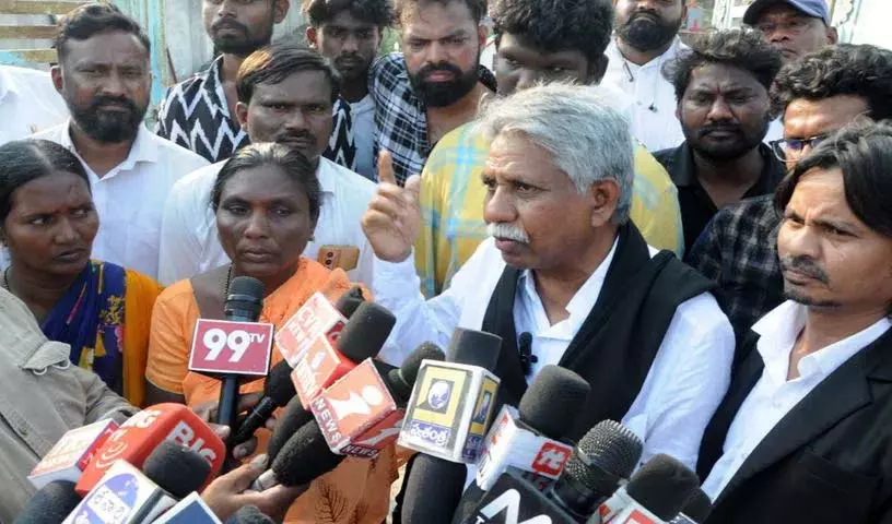 कार्ला राजेश के पोस्टमॉर्टम में जानबूझकर देरी की गई: Mandakrishna Madiga कार्ला राजेश के पोस्टमॉर्टम में जानबूझकर देरी की गई: Mandakrishna Madiga