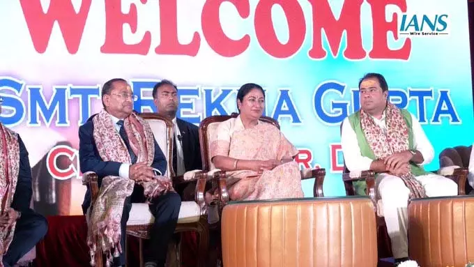 CM रेखा गुप्ता ने किराना समिति द्वारा आयोजित होली मंगल मिलन कार्यक्रम में लिया भाग CM रेखा गुप्ता ने किराना समिति द्वारा आयोजित होली मंगल मिलन कार्यक्रम में लिया भाग