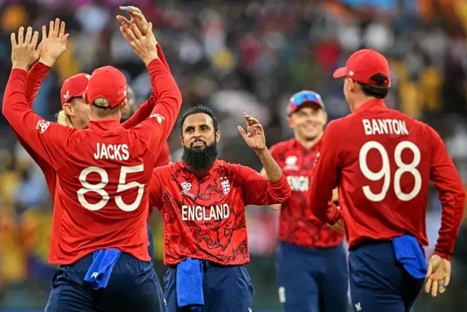 ICC T20 WC SUPER 8: इंग्लैंड के स्पिनर्स का चला जादू , धाकड़ बल्लेबाजी को रोका ICC T20 WC SUPER 8: इंग्लैंड के स्पिनर्स का चला जादू , धाकड़ बल्लेबाजी को रोका