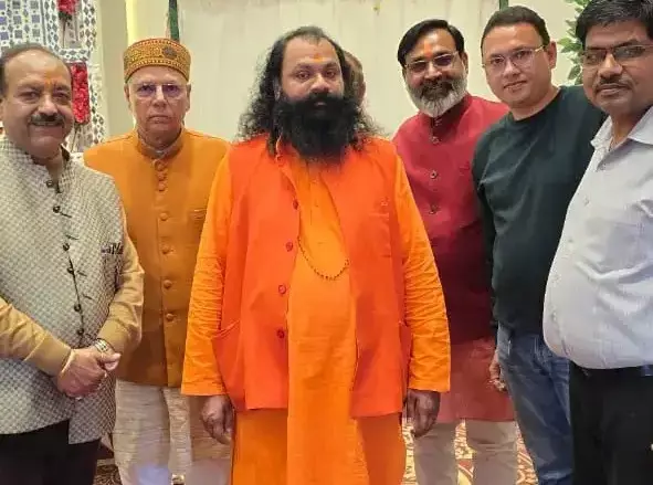 Haridwar: आश्रम में भव्य फूल होली का आयोजन Haridwar: आश्रम में भव्य फूल होली का आयोजन
