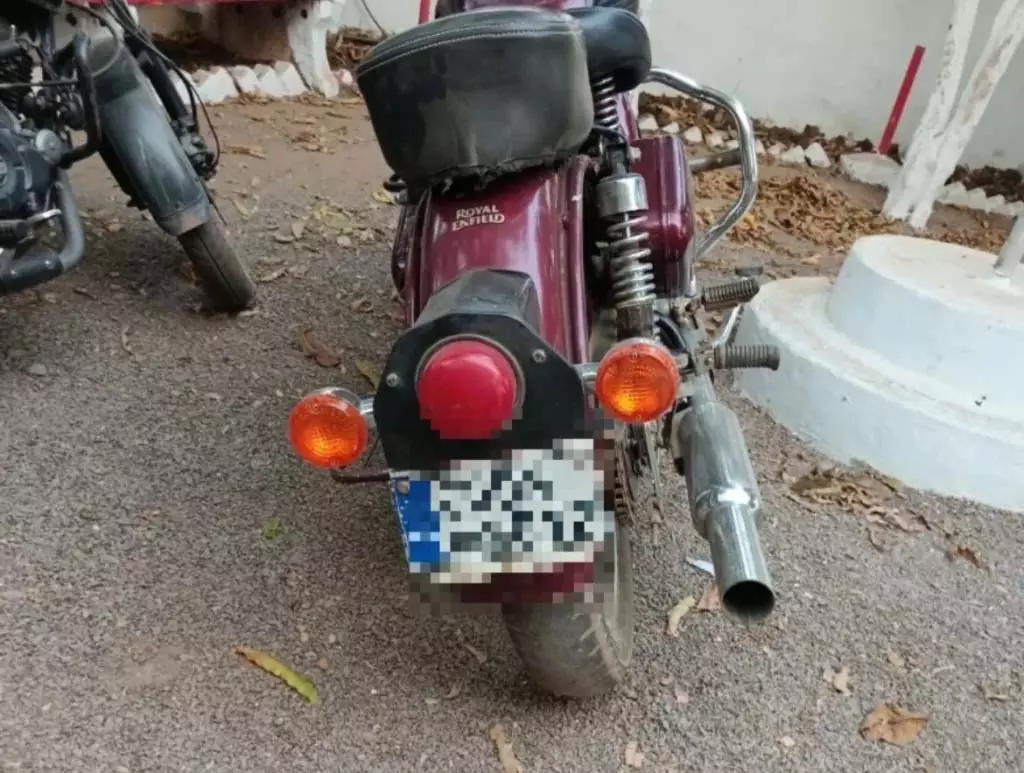 नाबालिक ने मॉडिफाइड साइलेंसर लगी बुलेट चलाया, कोर्ट ने 14 हजार का जुर्माना लगाया नाबालिक ने मॉडिफाइड साइलेंसर लगी बुलेट चलाया, कोर्ट ने 14 हजार का जुर्माना लगाया