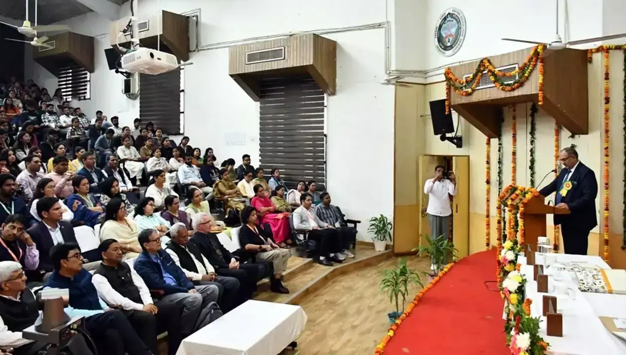 Hisar: जलवायु चुनौतियों पर चर्चा, प्रो. बीआर कम्बोज ने दिया संदेश Hisar: जलवायु चुनौतियों पर चर्चा, प्रो. बीआर कम्बोज ने दिया संदेश