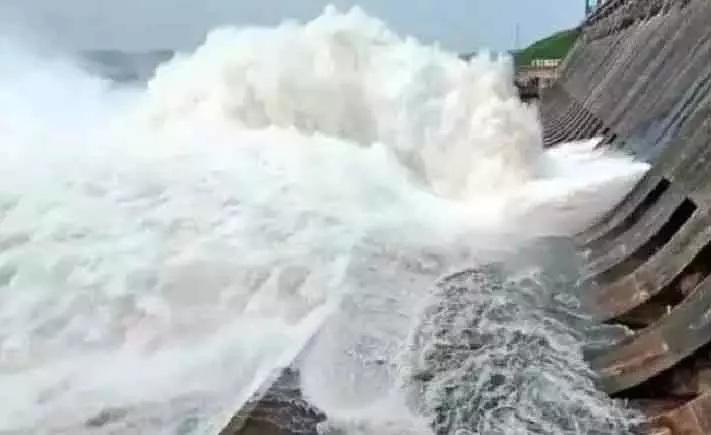 Mahanadi विवाद: हीराकुंड डैम का ट्रिब्यूनल ने किया ऑन-ग्राउंड निरीक्षण Mahanadi विवाद: हीराकुंड डैम का ट्रिब्यूनल ने किया ऑन-ग्राउंड निरीक्षण