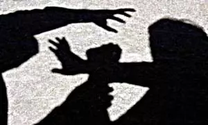Karnataka: गैर-संप्रदाय की लड़की के साथ बैठने पर दो युवकों पर हमला Karnataka: गैर-संप्रदाय की लड़की के साथ बैठने पर दो युवकों पर हमला