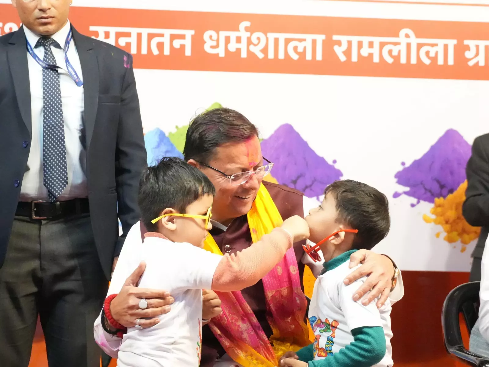 CM धामी ने रामलीला मैदान में आयोजित जनसभा और होली मिलन समारोह में भाग लिया CM धामी ने रामलीला मैदान में आयोजित जनसभा और होली मिलन समारोह में भाग लिया