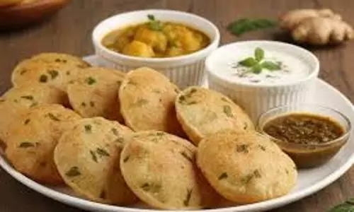 Moringa Leaves Puri: घर पर बनाएं सहजन के पत्तों की पूरी