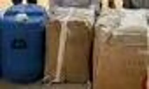 Rajasthan : MD फैक्ट्री का भंडाफोड़, ड्रग बनाने वाले केमिकल बरामद Rajasthan : MD फैक्ट्री का भंडाफोड़, ड्रग बनाने वाले केमिकल बरामद