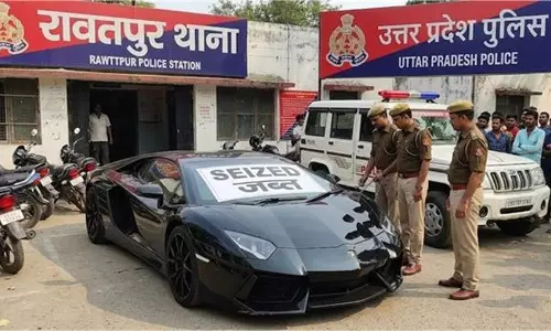 Kanpur :20 दिन बाद पुलिस कस्टडी से बाहर आई 12 करोड़ की लैम्बोर्गिनी Kanpur :20 दिन बाद पुलिस कस्टडी से बाहर आई 12 करोड़ की लैम्बोर्गिनी