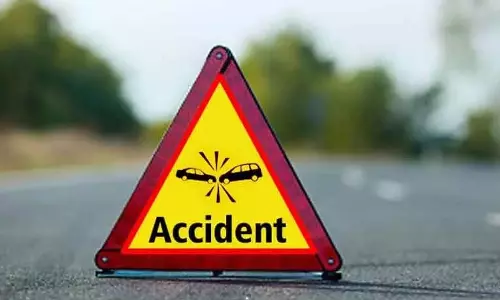 रायपुर स्टील प्लांट के सामने एक्सीडेंट, बाइक सवार की मौत रायपुर स्टील प्लांट के सामने एक्सीडेंट, बाइक सवार की मौत