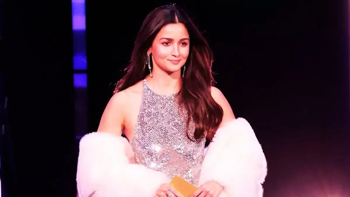 आलिया भट्ट ने BAFTA में अपने गॉन गर्ल जवाब पर ट्रोल्स के रिएक्शन पर उठाए सवाल आलिया भट्ट ने BAFTA में अपने गॉन गर्ल जवाब पर ट्रोल्स के रिएक्शन पर उठाए सवाल