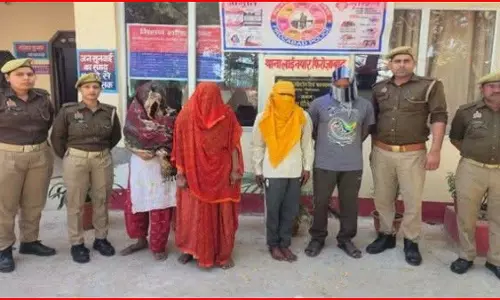 सेक्स रैकेट का पर्दाफाश, पुलिस को देख चीखने लगी महिला, मोहल्ले वाले भी जानकर रह गए हैरान सेक्स रैकेट का पर्दाफाश, पुलिस को देख चीखने लगी महिला, मोहल्ले वाले भी जानकर रह गए हैरान