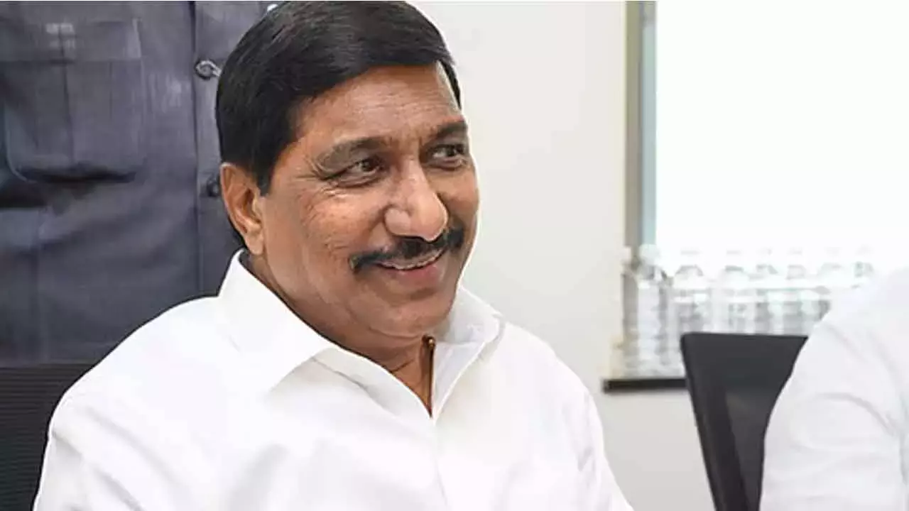 Andhra: मंत्री ने सड़क दुर्घटना पीड़ित की मदद की