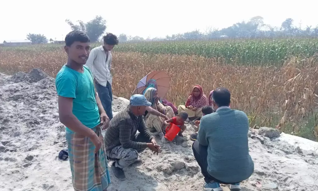 Assam के चर क्षेत्रों में बाढ़ का कहर, बचपन पर संकट
