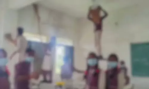 छात्रों से स्कूल की पुताई मामले की जांच के लिए समिति गठित
