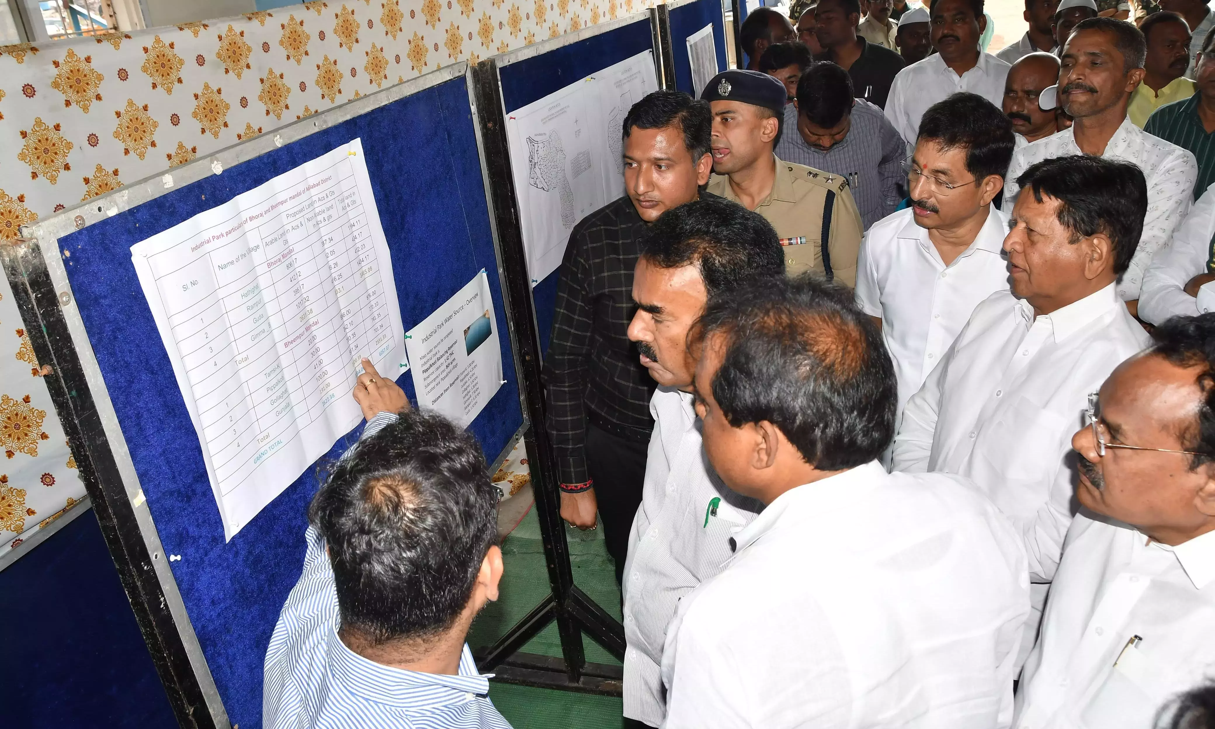 Adilabad में प्रस्तावित औद्योगिक पार्क के लिए 6,057 एकड़ जमीन की पहचान की गई Adilabad में प्रस्तावित औद्योगिक पार्क के लिए 6,057 एकड़ जमीन की पहचान की गई