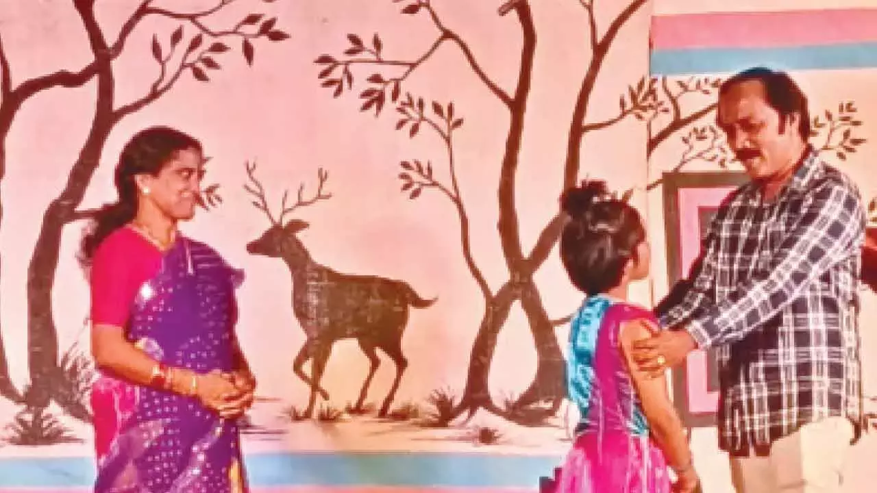 Andhra: ‘अम्मा चेक्किना बोम्मा’ ने एसपीएमवीवी में विविध लिंग अनुभवों पर प्रकाश डाला