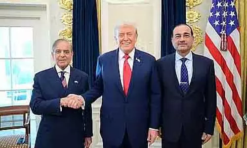 Afghanistan के साथ युद्ध का तनाव : ट्रंप ने पाक PM और आर्मी चीफ़ की तारीफ़ की