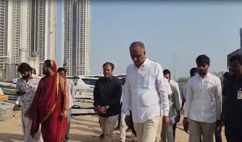 हरीश राव ने CM रेवंत की आलोचना, कोकापेट में राजश्यामला मंदिर गिराने की कोशिश की निंदा हरीश राव ने CM रेवंत की आलोचना, कोकापेट में राजश्यामला मंदिर गिराने की कोशिश की निंदा