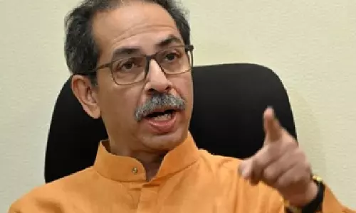 Kejriwal के फैसले के विरोध में शिवसेना (UBT) ने केंद्र को जिम्मेदार ठहराया Kejriwal के फैसले के विरोध में शिवसेना (UBT) ने केंद्र को जिम्मेदार ठहराया