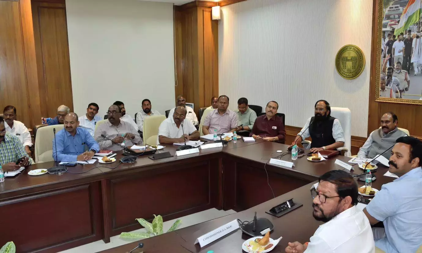 Uttam ने अधिकारियों से जलाशयों से गाद निकालने के दूसरे चरण के लिए तैयार रहने को कहा Uttam ने अधिकारियों से जलाशयों से गाद निकालने के दूसरे चरण के लिए तैयार रहने को कहा